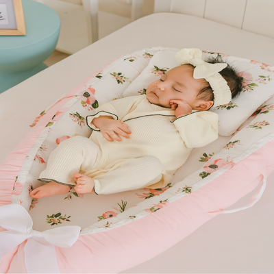 bebe cocon koko fleurs avec bébé endormi