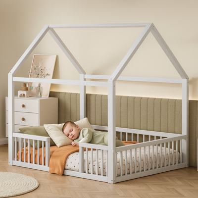 lit au sol bébé cabane avec bébé couché