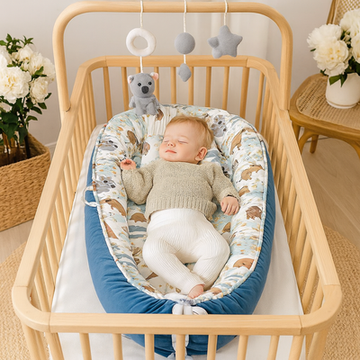 reducteur de lit bebe nid réglable avec bébé dans berceau