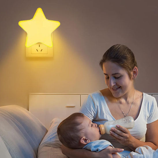 veilleuse sur prise led étoile jaune maman donnant lait a bébé