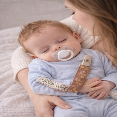 attache tetine chaine de sucette maman avec bébé