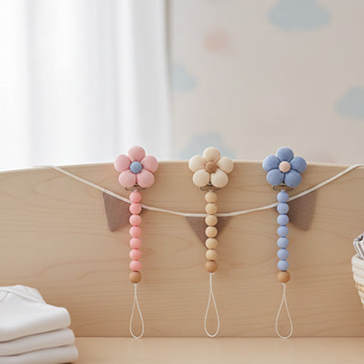 attache tetine jolies fleurs