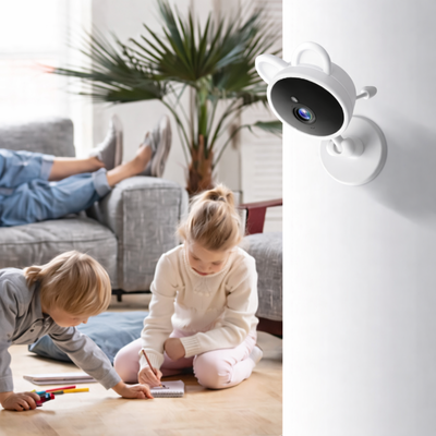 babyphone caméra sécuritaire blanc enfants assis