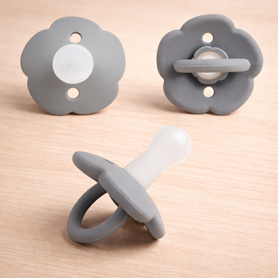 bebe sucette douce gris clair