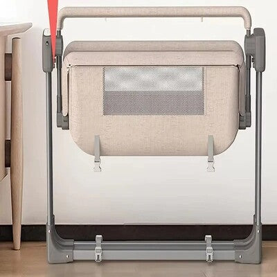 cododo beige à bascule présenté