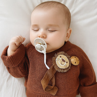 doudou attache tetine safari lion bébé dort