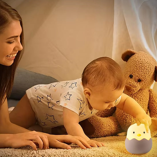 lampe veilleuse bebe poussin en coquille d'œuf bébé s'amuse