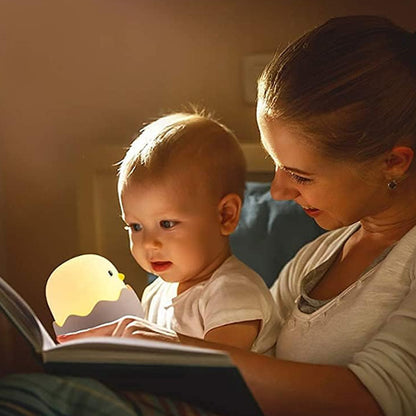 lampe veilleuse bebe poussin en coquille d'œuf enfant lit avec maman