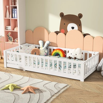 lit au sol bebe sécurisé avec sommier blanc joli décor