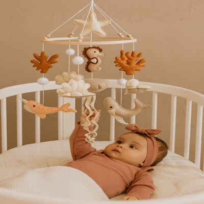 mobile bébé enchanteur animaux marins enfant s'amuse