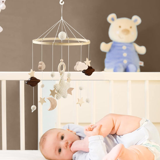 mobile bébé éveil naturel bébé allongé