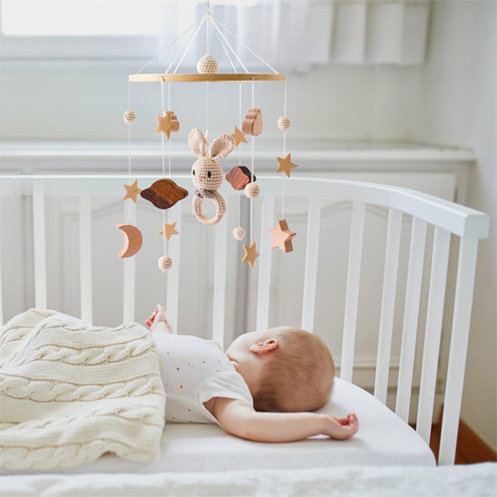 mobile bébé éveil naturel bébé endormi