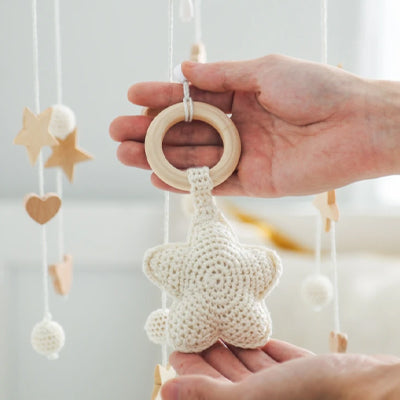 mobile bébé éveil naturel étoile blanche