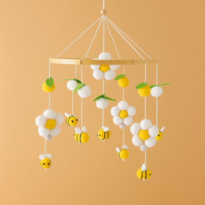 mobile bébé éveil naturel jaune d'abeille