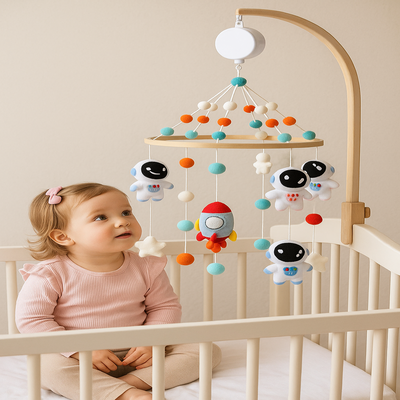 mobile bebe pour lit douce nuit astronaute enfant assis