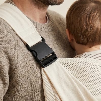 port bebe en echarpe portable papa avec enfant