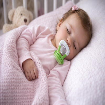tétine bébé en silicone vert enfant couché