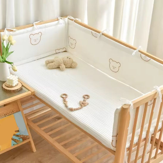 tour de lit bébé cocon douillet tête d'ours protectrice