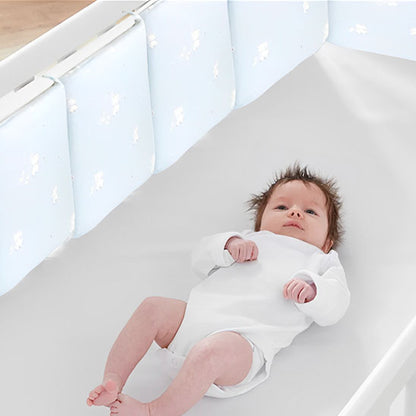 tour de lit bebe cygne enchante bleu bébé couché