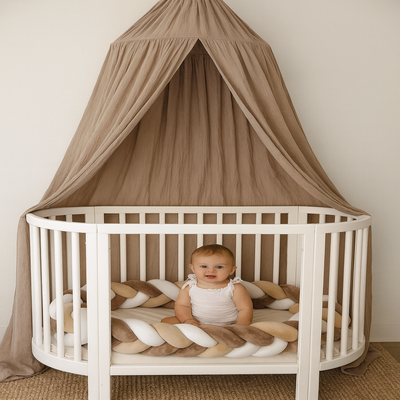 tresse de lit marron blanc kaki enfant assis